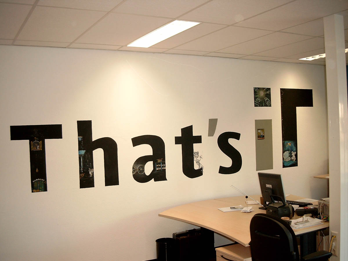 Logo it bedrijf  op een spacmuur en ingekleurd met een muurschidering 