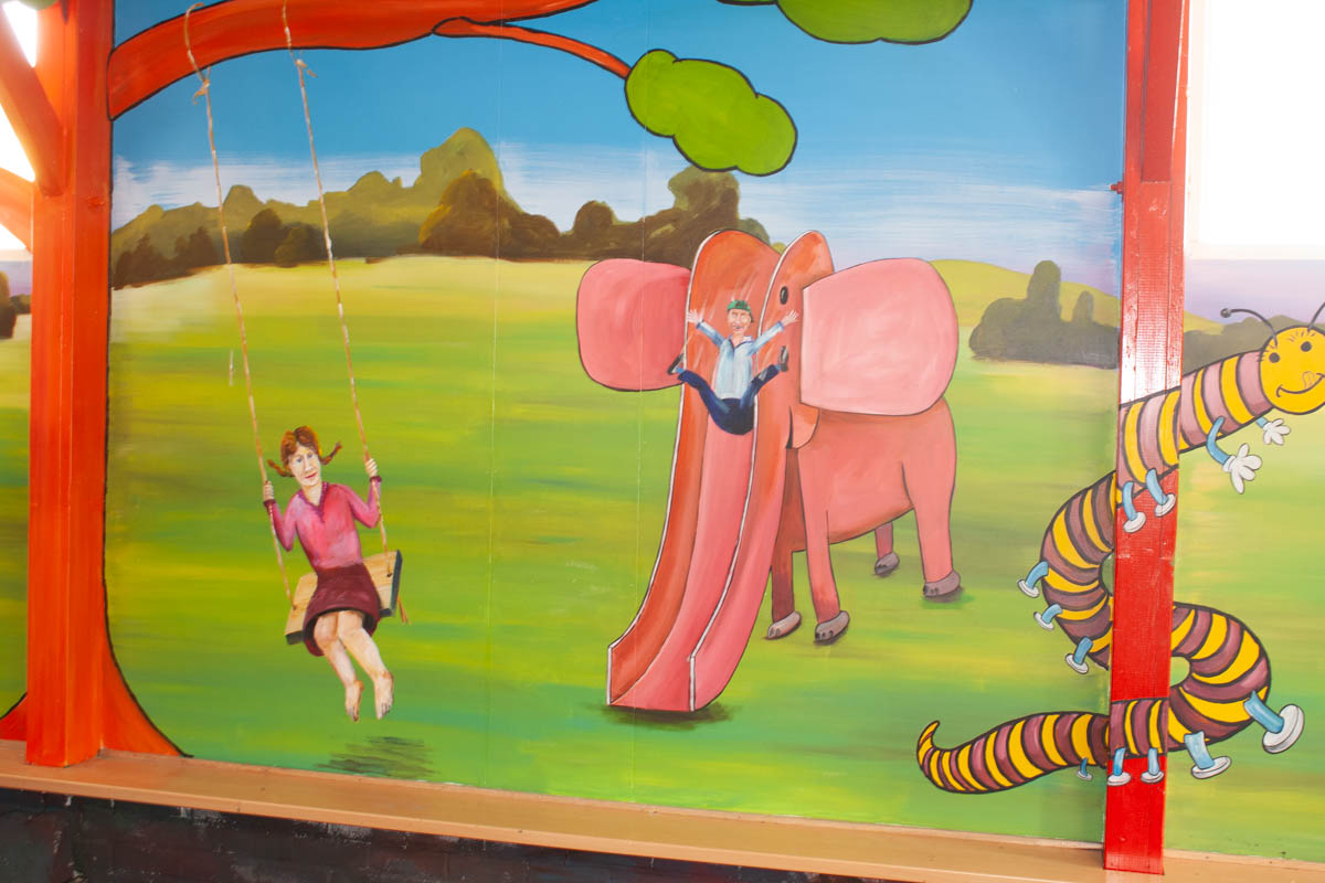 Overdekte kinderspeeltuin op de camping Noestelerberg.